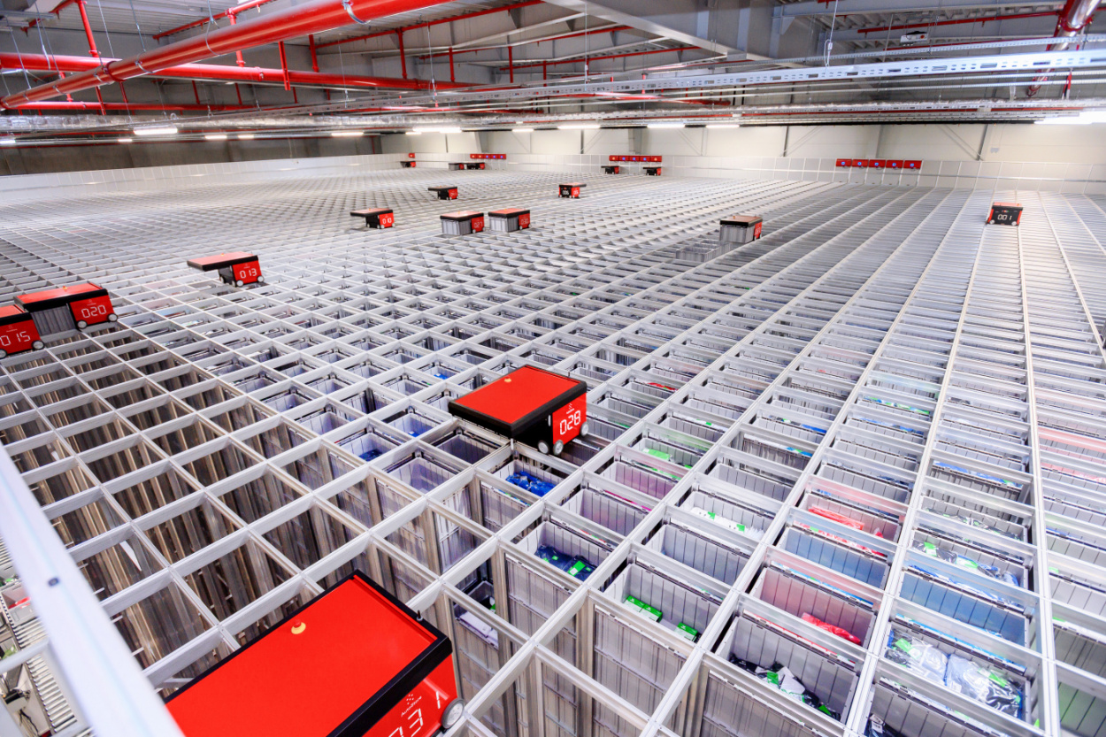 ERIMA investeert in snelheid: 25 nieuwe AutoStore robots voor logistiek